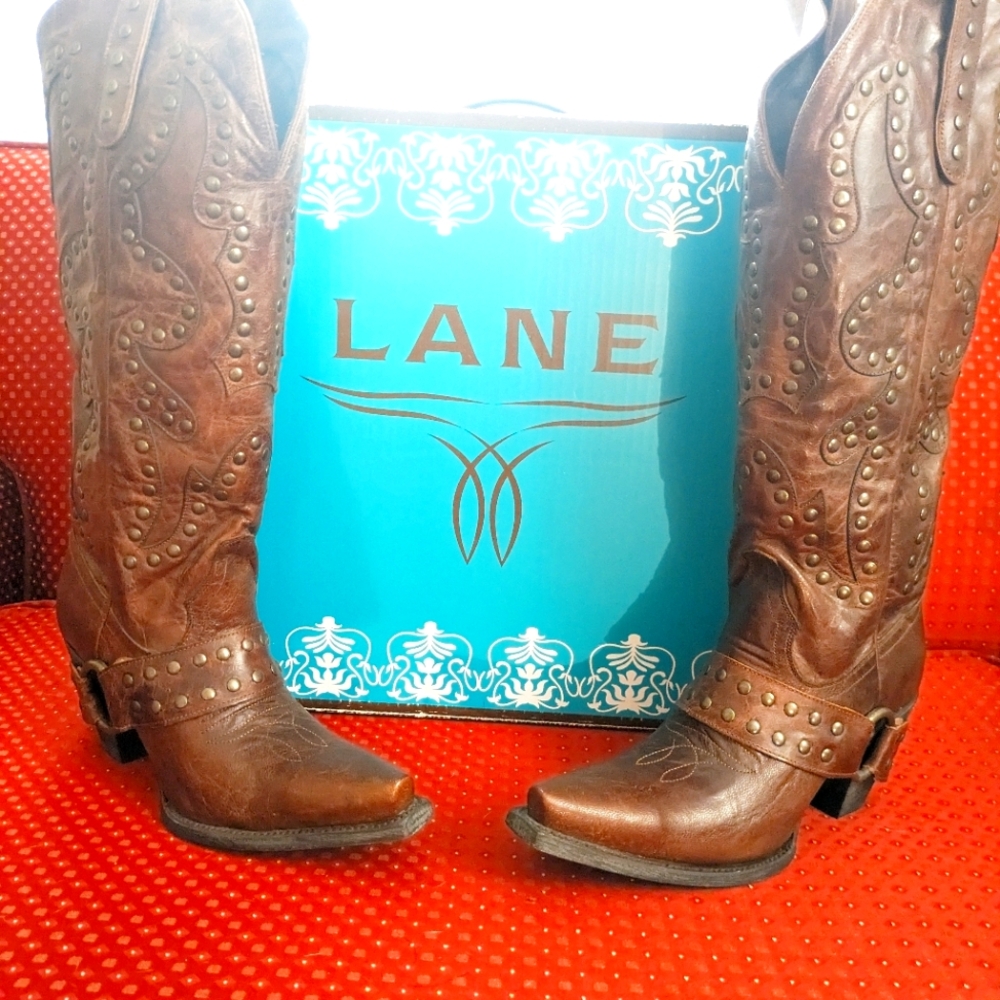 Brand New in box never worn Women's size 7.5 Stud Rocker western boots ,